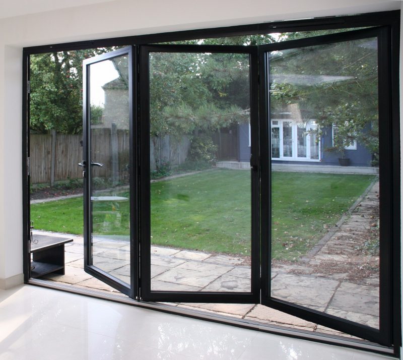 aluminium-bifold-doors-west-london-everglade-windows