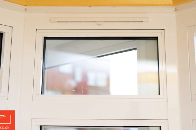 Flush-white-aluminium-frames